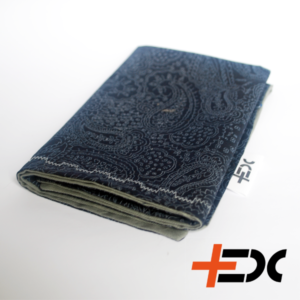 Plus EDC Ameobe Hank Helps you to groom your knife, phone, glasses! Great and must have accessory for modern EDC photos. For grooming and photos 100% Cotton ~ 28×28 cm Dark blue with abstract patterns on front, grey back