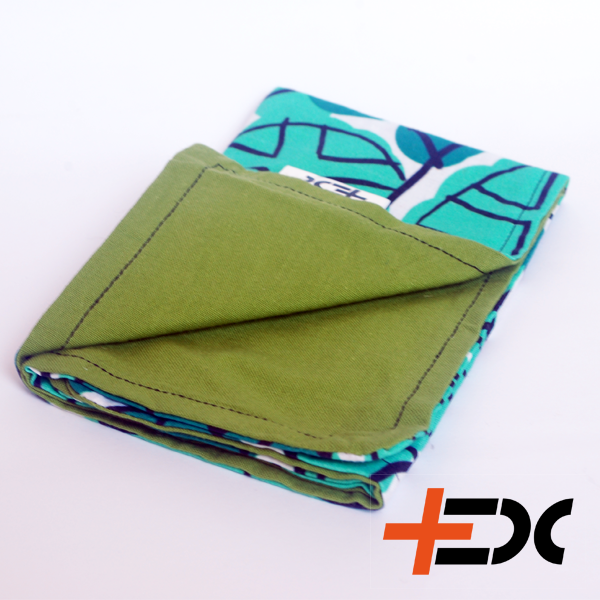Plus EDC Leaves Hank Helps you to groom your knife, phone, glasses! Great and must have accessory for modern EDC photos. For grooming and photos 100% Cotton ~ 28×28 cm Leaves patterns on front, green colour back Handmade