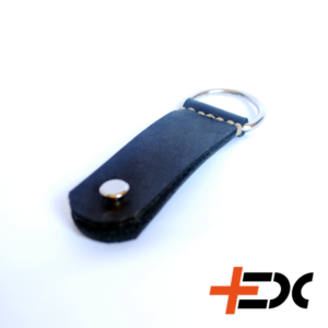 PlusEDC Key folder Neat way to carry your keys. An extra for knife lovers, that you can take your keys, like you open a knife. Black leather 10 and 15mm Chicago screw, ideal for maximum 6-7 keys to hold not all kind of keys fit