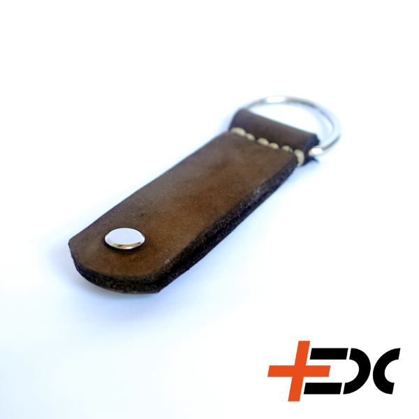 PlusEDC Key folder Neat way to carry your keys. An extra for knife lovers, that you can take your keys, like you open a knife. Chocolate brown nubuck leather 10 and 15mm Chicago screw, ideal for maximum 6-7 keys to hold not all kind of keys fit