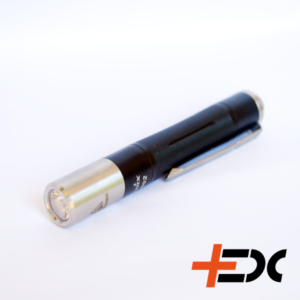 Fenix LD02 flashlight Stylish and great quality! The 3 light levels are topped with an UV light, makes this little beauty a useful item every day. Thanks to the steel clip easy to wear! 9,2x1,35 cm 24g 4 levels 1lm, 25lm, 70lm, +UV power – AAA battery (accessory) lightsource Cree XQ-E (warm) shock and water resistant* aluminium/steel case backswitch steel clip *shock resistant: tested for 1 meter drop, IPX8 water resistant certification (tested: 2m depth, 30 minutes)