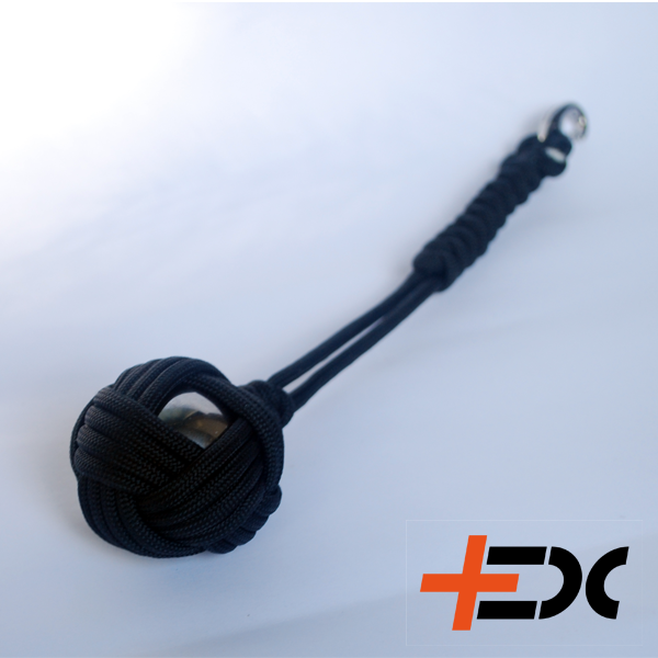 +EDC Celtic Slammer – select colour Celtic Slammer is a self-defence tool. Steel, marble or other hard material braided with paracord. Very similar to MonkeyFist, but this braiding - let us see the hard material in the middle -, gives a nice design. different colours 32mm steel ball bearing ring small steel carabine