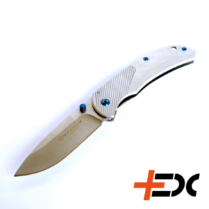 Böker Magnum Blue Dot Cheap and reliable. Deep carry clip hides it well, but ready for action in seconds. Blue eloxed screws and thumbstud stirs up the look! 440A steel Stainless steel handle Deep Carry clip Thumbstud opening Framelock 8,3cm bladelenght 19,1cm overall length 2,8mm blade thickness 113g weight blue eloxed screws and thumbstud